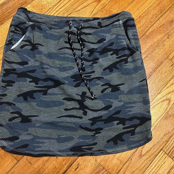 SUNDRY Evereve 1 Small Green Camo French Terry Skirt Bungee Drawstring 135.00 - Picture 4 of 11